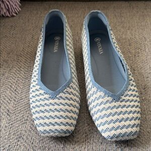 Vivaia Women’s V Cut Square Toe Ballet Flats Size: 36.5